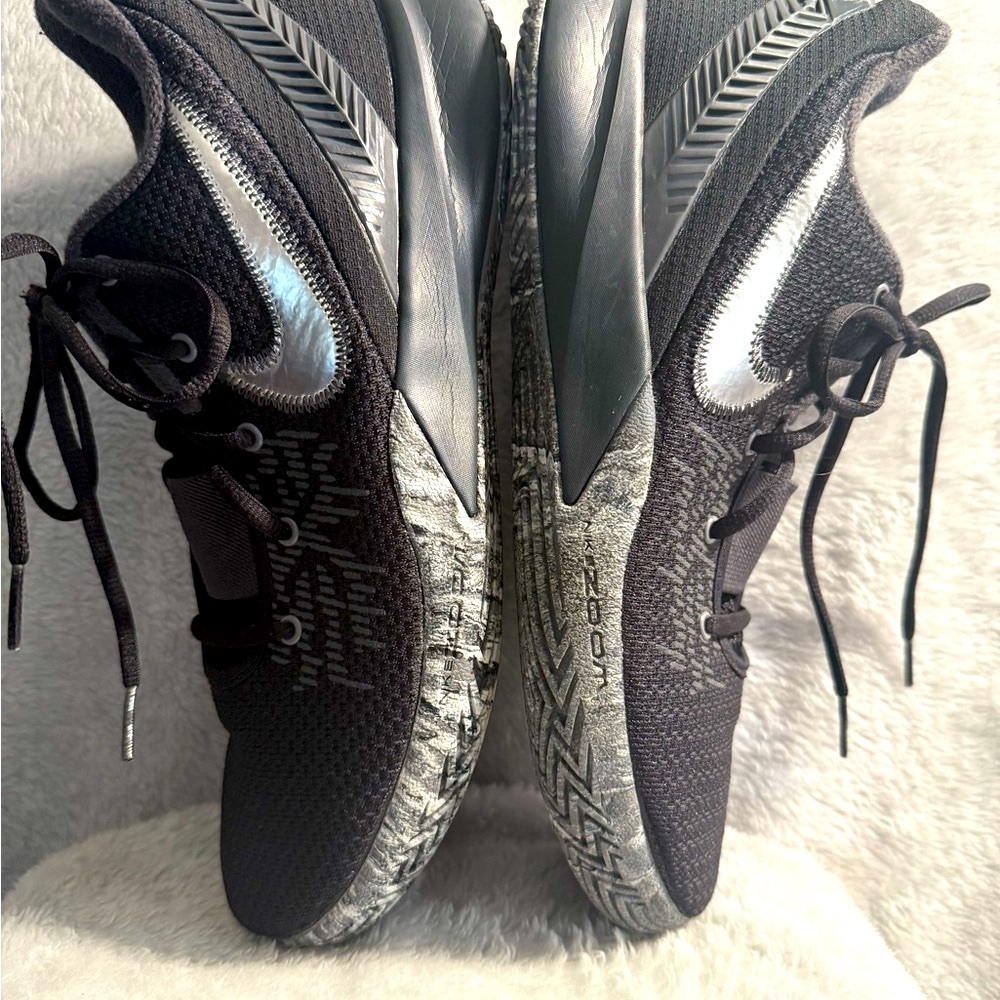Nike Men Black Chrome Flytrap Zoom - Picture 7 of 11